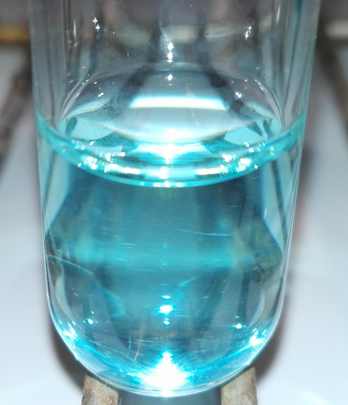 Solutiion de sulfate de cuivre dans un tube à essais